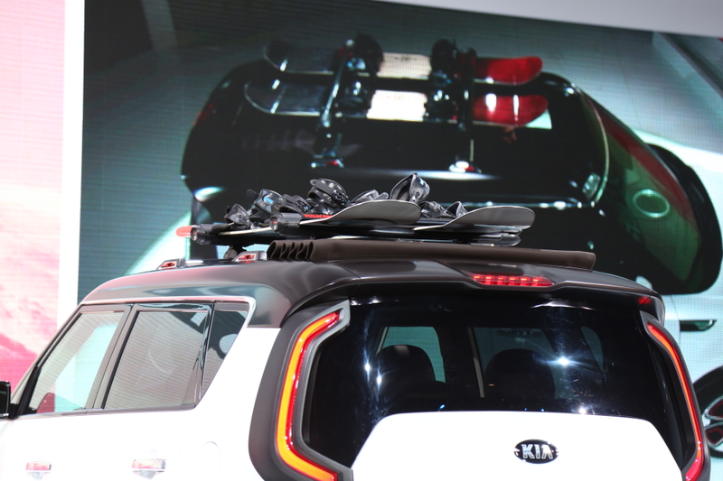 Illustration for article titled Kia Trail'ster e-AWD Could Be An Ultra-Efficient Jeep Renegade Fighter
